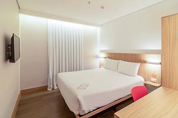 Hotel Moov